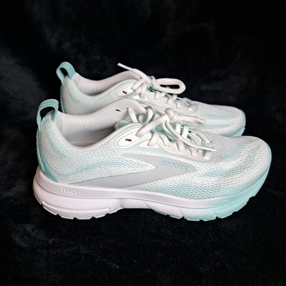 Brooks Trace 4 Womens Size 6 Blue White Athletic Running Walking Shoes Sneakers
